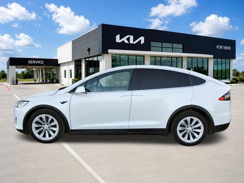 Used 2020 Tesla Model X Long Range AWD/4WD image 8