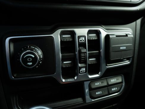 Used 2021 Jeep Wrangler Unlimited Sahara w/ LED Lighting Group image 36