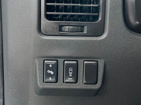 Used 2011 Nissan Titan PRO-4X w/ Pro-4x Technology Pkg image 11