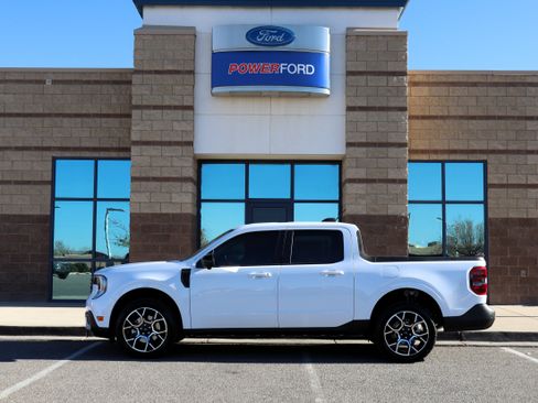New 2026 Ford Maverick Lariat image 9