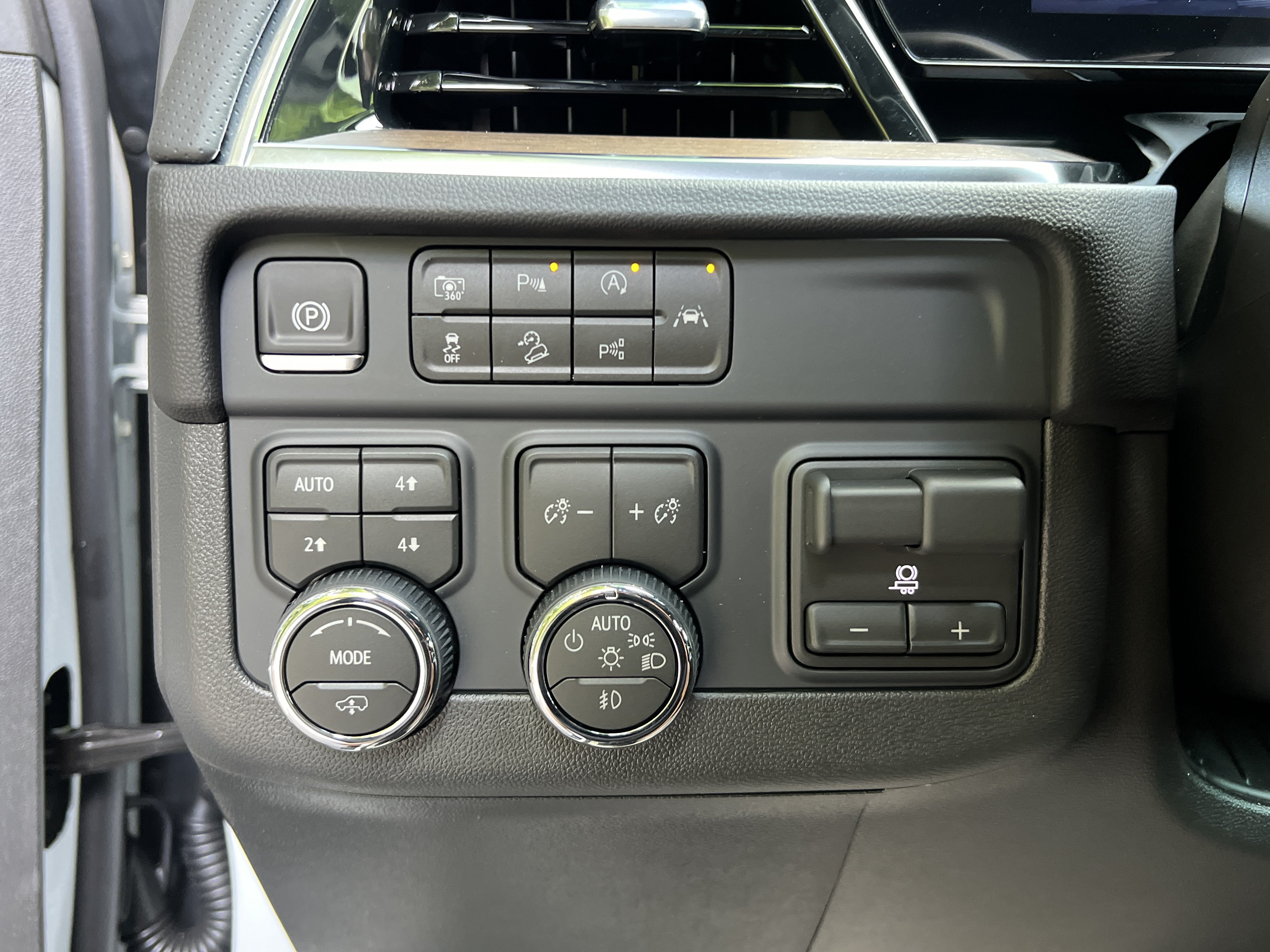 New 2026 Chevrolet Tahoe High Country AWD/4WD image 16
