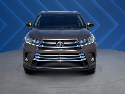 Used 2017 Toyota Highlander Limited w/ Carpet Mat Package AWD/4WD image 8