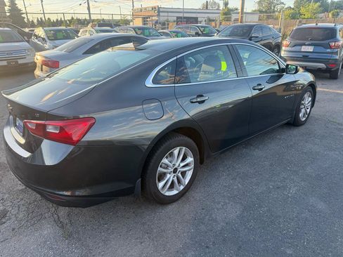 Used 2018 Chevrolet Malibu LT FWD image 3