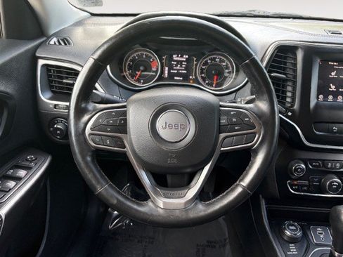 Used 2021 Jeep Cherokee Latitude Plus AWD/4WD image 12