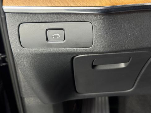 Used 2023 Volvo XC90 B6 Plus w/ Protection Package Premier image 19