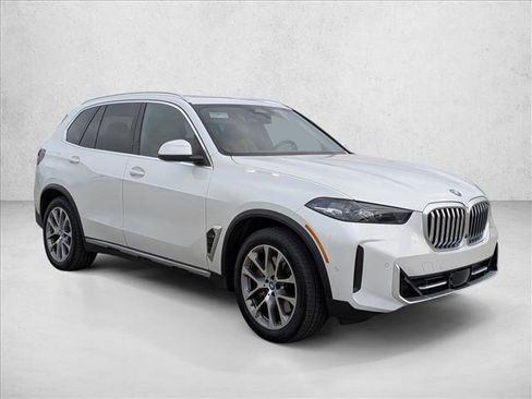 Used 2024 BMW X5 xDrive50e image 7