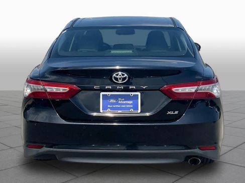 Used 2018 Toyota Camry XLE FWD image 5