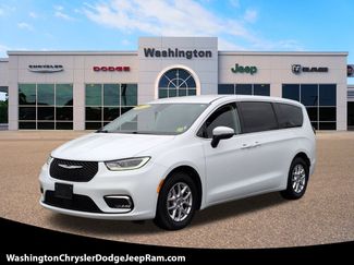 Used 2023 Chrysler Pacifica Touring-L video 1