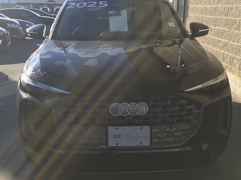 Certified 2025 Audi Q5 Premium w/ Convenience Package image 2