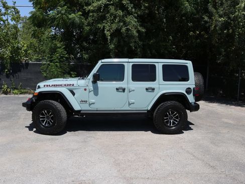 Used 2024 Jeep Wrangler Unlimited Rubicon AWD/4WD image 2