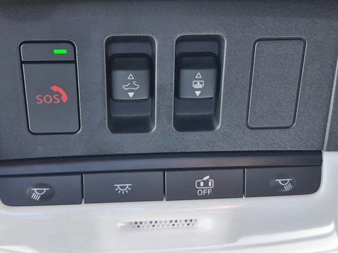 Used 2023 Nissan Rogue SL w/ SL Premium Package image 6