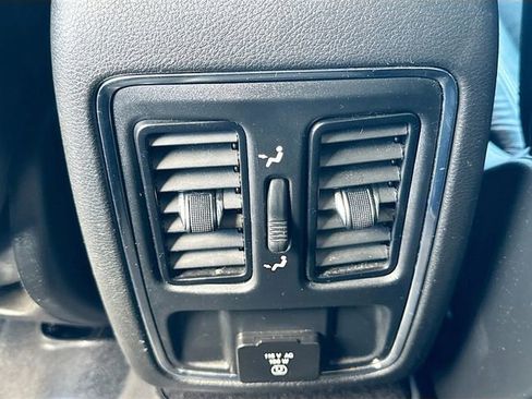 Used 2021 Jeep Grand Cherokee Laredo X image 25