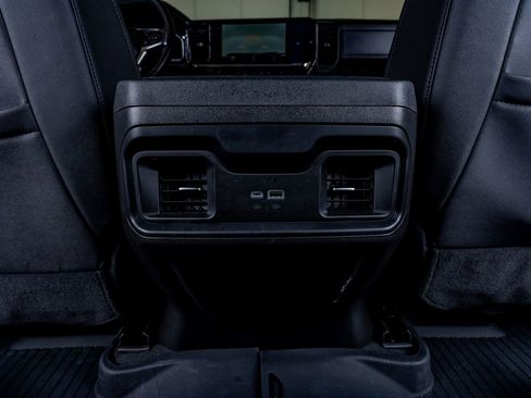 Used 2025 Chevrolet Silverado 1500 LT Trail Boss w/ Convenience Package II AWD/4WD image 33