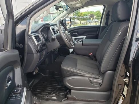 Used 2018 Nissan Titan SV AWD/4WD image 20