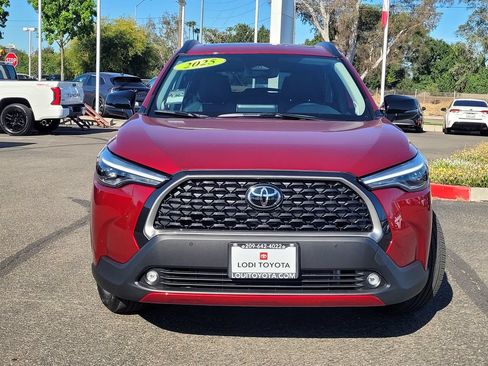 Used 2025 Toyota Corolla Cross XLE w/ Convenience Package FWD image 2