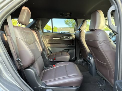 Used 2026 Ford Explorer Platinum w/ LUX Leather Package AWD/4WD image 17