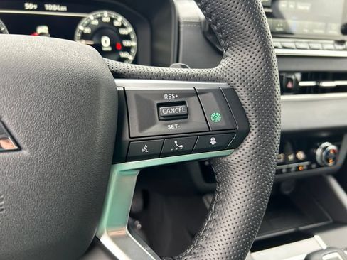 Used 2025 Mitsubishi Outlander SE AWD/4WD image 19