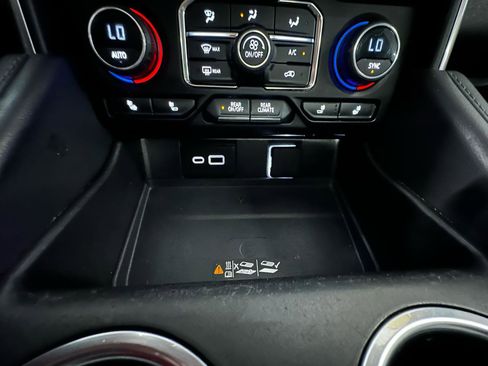 Used 2023 Chevrolet Suburban Z71 w/ Luxury Package AWD/4WD image 31