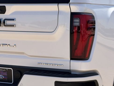 Used 2024 GMC Sierra 2500 Denali Ultimate AWD/4WD image 13