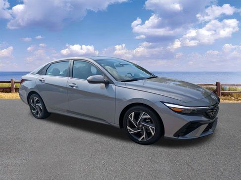 Used 2025 Hyundai Elantra SEL FWD image 10