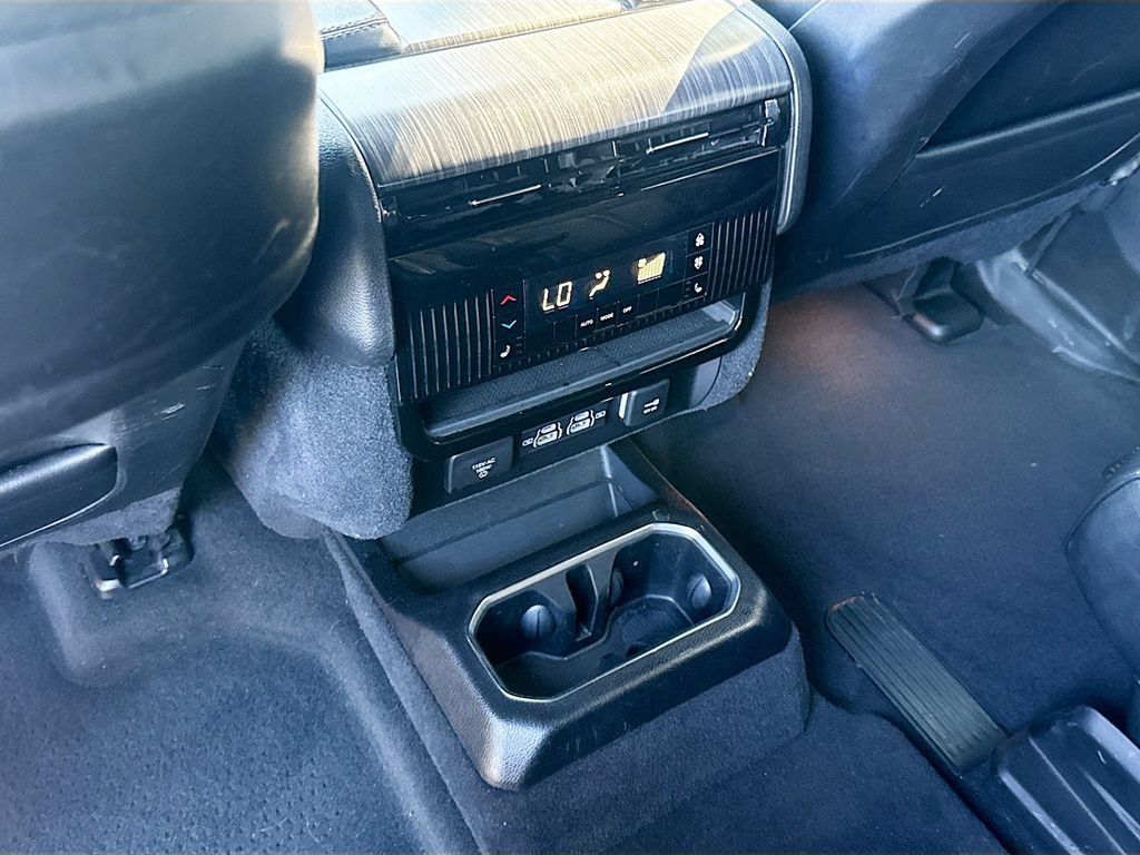 Used 2024 Jeep Wagoneer Series III AWD/4WD image 28