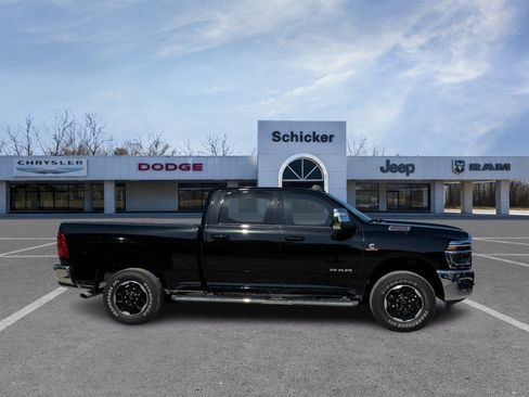 Used 2025 RAM 2500 Laramie AWD/4WD image 2