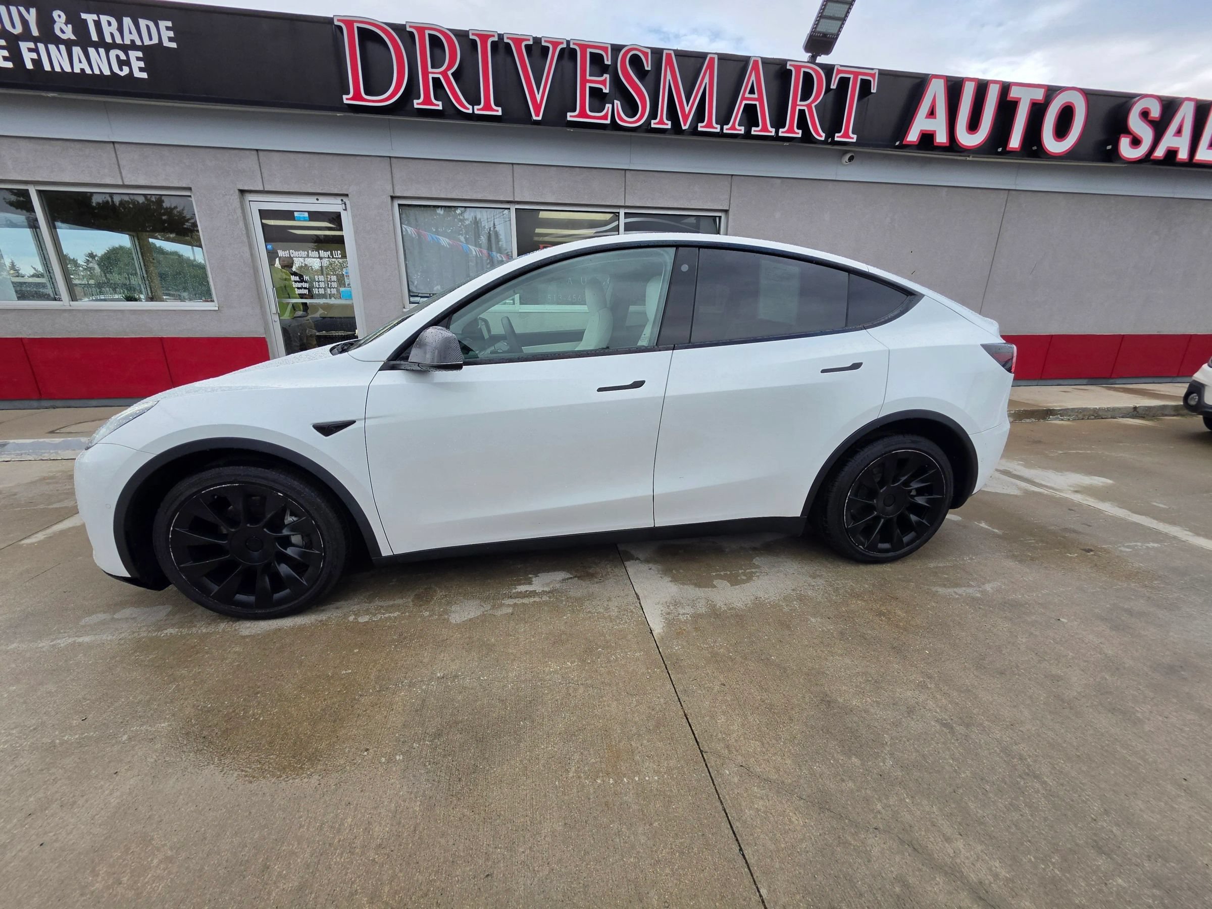 Used 2021 Tesla Model Y Long Range AWD/4WD image 2