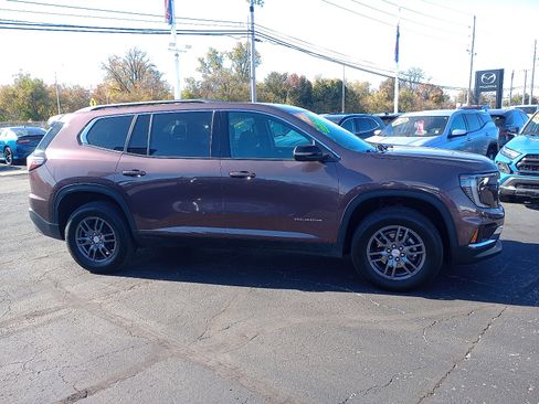 Used 2025 GMC Acadia Elevation image 2