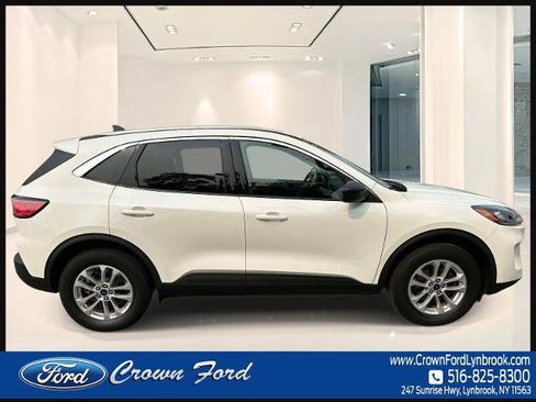 Certified 2022 Ford Escape SE w/ Convenience Package AWD/4WD image 4