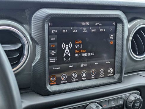 Used 2023 Jeep Wrangler Sahara AWD/4WD image 31