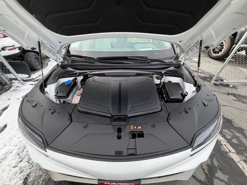 Used 2023 Genesis GV60 Performance image 25