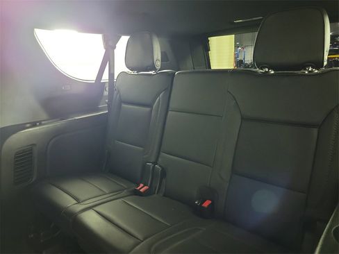 Used 2022 GMC Yukon XL Denali w/ Denali Premium Package image 11