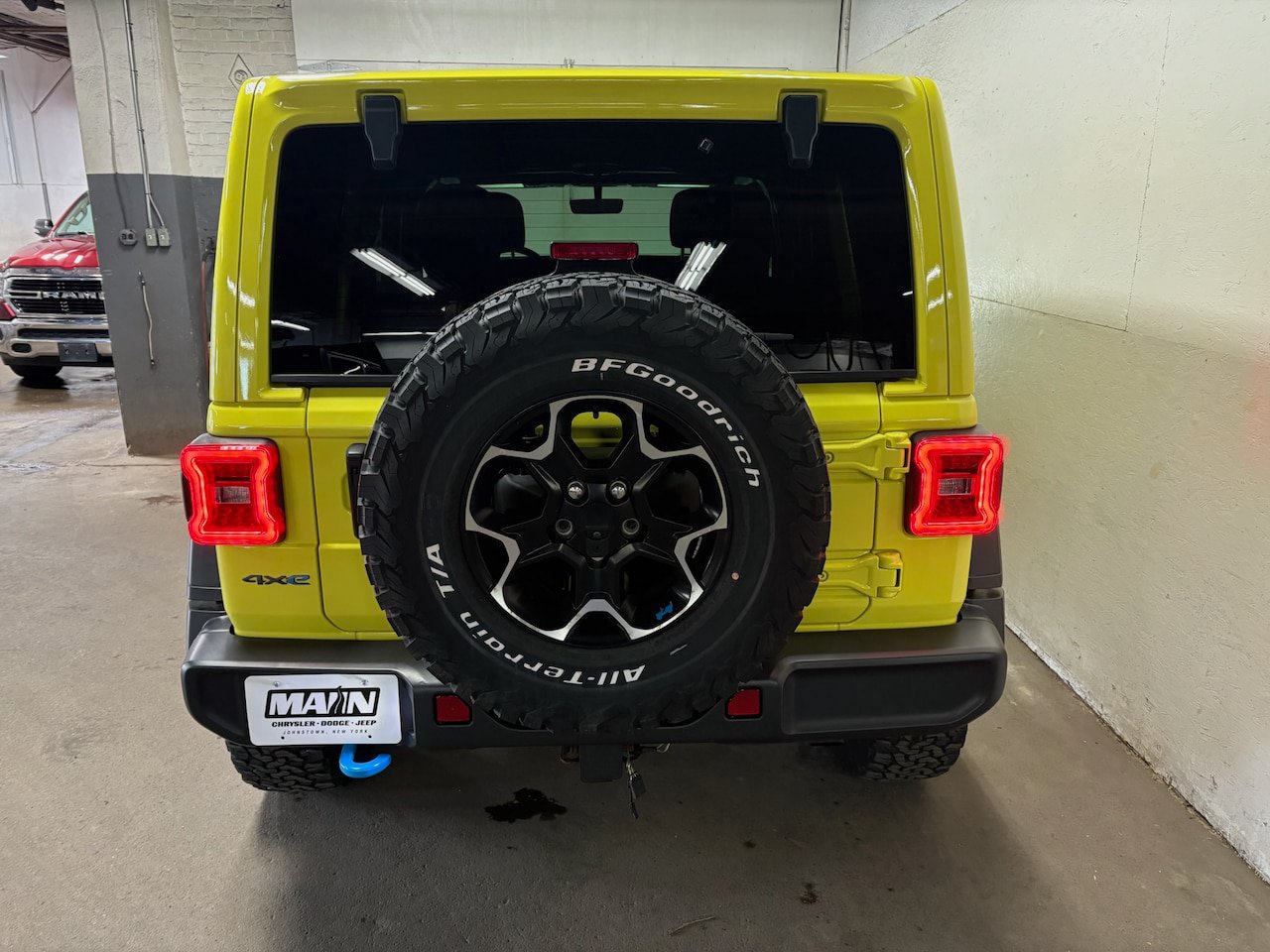 Used 2023 Jeep Wrangler Unlimited Rubicon 4xe w/ Cold Weather Group AWD/4WD image 8