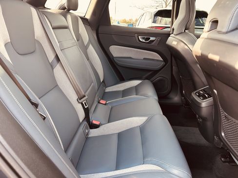 Used 2022 Volvo XC60 B6 R-Design w/ Advanced Package image 30