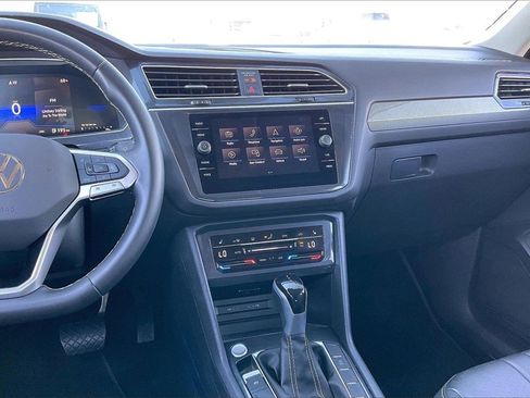 Used 2024 Volkswagen Tiguan SE image 6