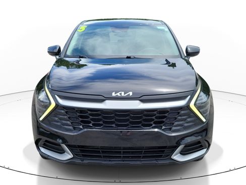 Used 2025 Kia Sportage LX FWD image 2