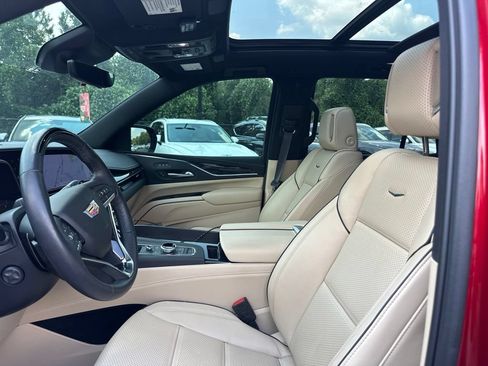 Used 2024 Cadillac Escalade Premium Luxury w/ Performance Package AWD/4WD image 8
