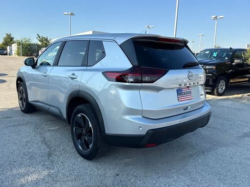 Used 2025 Nissan Rogue SV AWD/4WD image 3