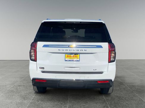 Used 2024 Chevrolet Suburban LT image 4
