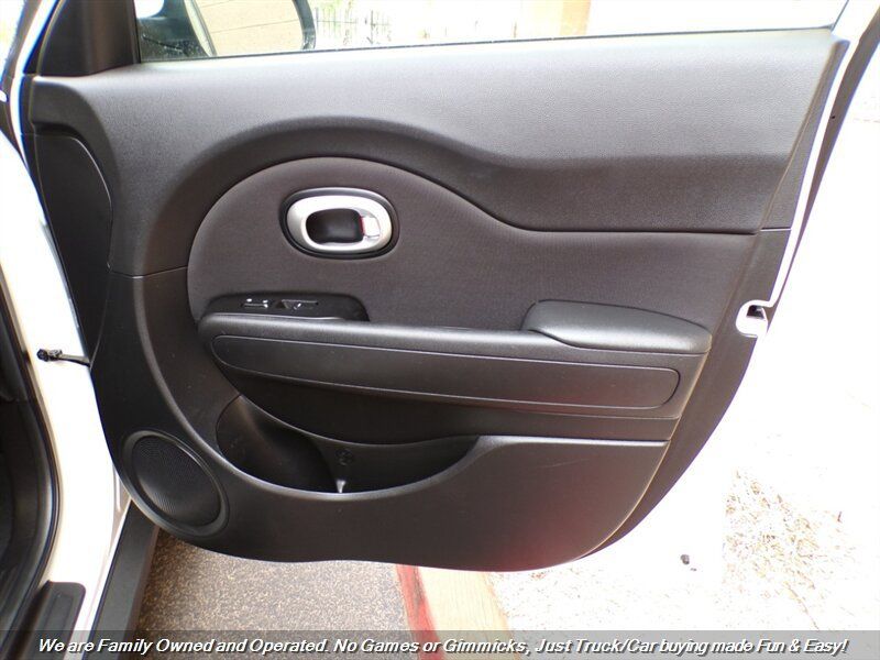 Used 2016 Kia Soul FWD image 27