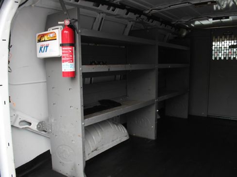 Used 2022 GMC Savana 2500 image 30