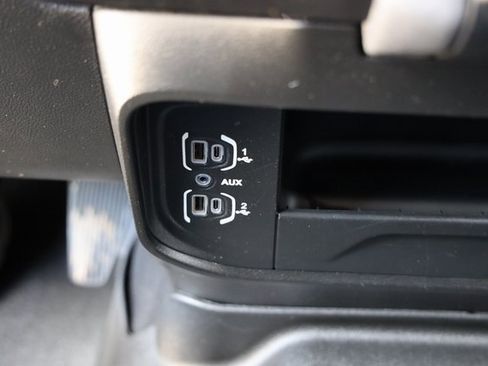 Used 2024 RAM 3500 Tradesman w/ Chrome Appearance Group image 21