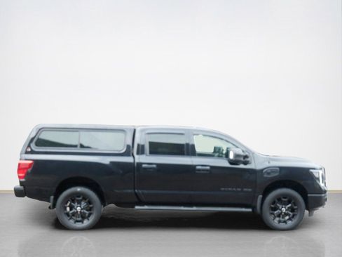 Used 2018 Nissan Titan SL w/ Midnight Edition AWD/4WD image 2