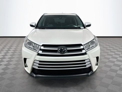 Used 2019 Toyota Highlander XLE AWD/4WD image 3