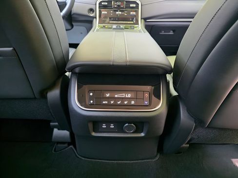 Used 2026 Nissan Armada SV AWD/4WD image 9