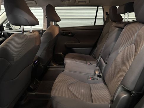 Used 2023 Toyota Highlander LE image 25