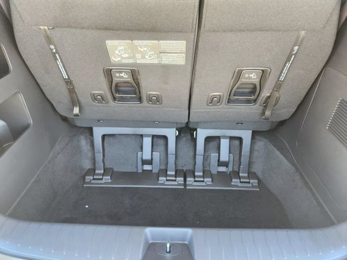 New 2026 Kia Carnival EX FWD image 26