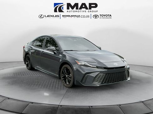 Used 2025 Toyota Camry SE FWD image 7
