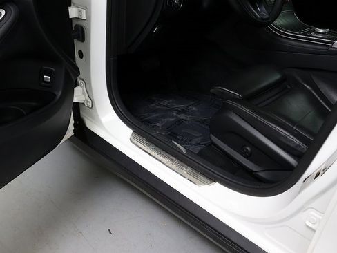 Used 2019 Mercedes-Benz GLC 300 4MATIC image 25