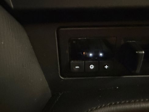 Used 2021 Nissan Armada SL image 35